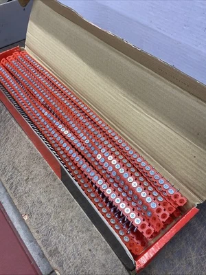 Tornillos intercalados HILTI 6x1 1/4 PBH SD ZI M 1000 zinc AZ-281 Foto 1 de 4