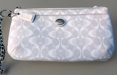 COACH Peyton Dream C Go Go Clutch/Wristlet 8.5x4.5x1.5 6 Card Slots Gray/White - Image 1 of 4