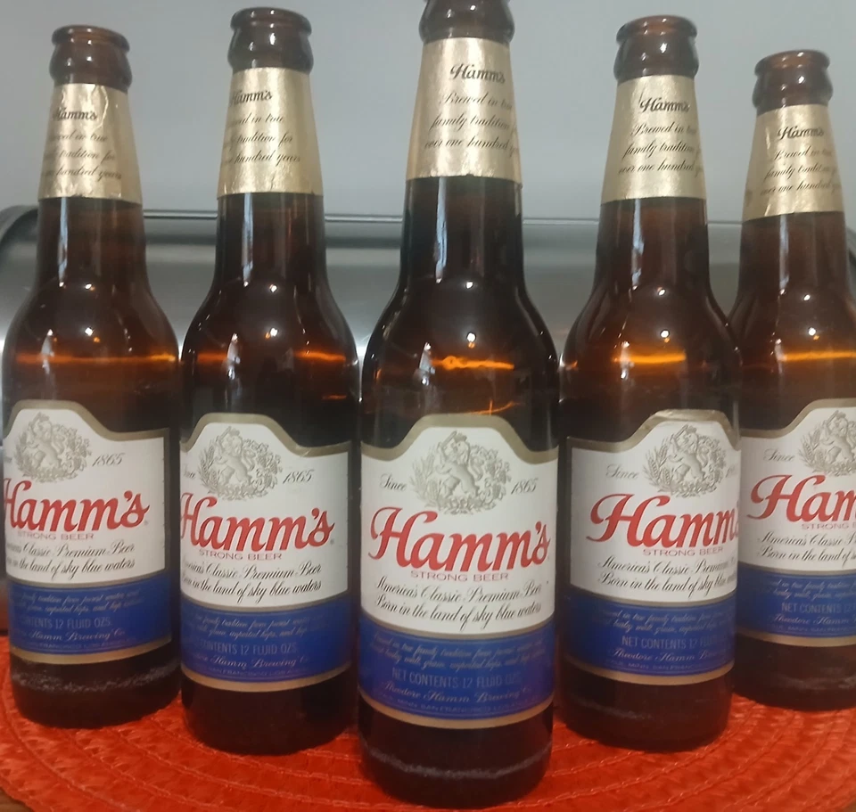 Botella de cerveza hamms vintage elaborada en verdadera tradición familiar Foto 1 de 4