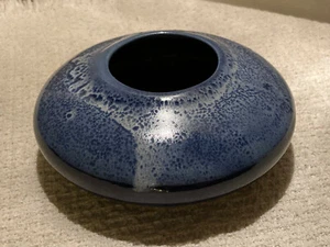 Blue Art Pottery Saucer Shaped Vase Signed Losee Finksburg MD 5.5" Diameter - Picture 1 of 9