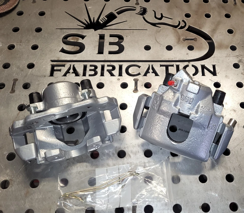 Par de pinzas de freno delanteras SERVICIO DE REACONDICIONAMIENTO FORD FIESTA MK1 XR2 77-83 Foto 1 de 1