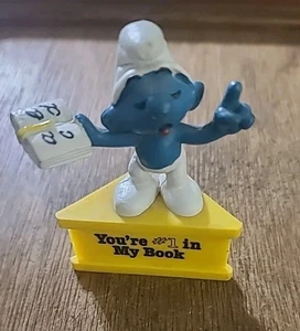 SMURF YOU’RE #1 IN MY BOOK TOY FIGURE COLLECTIBLE PEYO SCHLEICH PVC VINTAGE - Picture 1 of 7