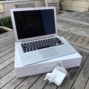 Apple MacBook Air 13.3" A1466 Core i5 8GB RAM 256GB SSD MacOS Monterey with box - Afbeelding 1 van 12