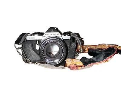 Pentax ME 35mm SLR Film Camera Bundle - Image 1 of 4