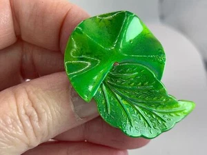 Leaves Lime Green Textured Vintage Metal Brooch Pin M-2221 - Picture 1 of 3