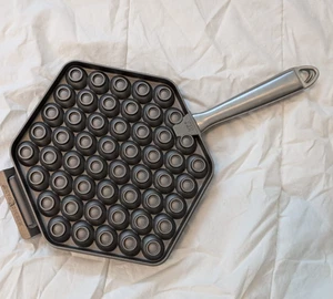 Nordic Ware Egg Waffle Pan Nonstick Cast Aluminum Made in USA Hexagon Stovetop - Picture 1 of 7