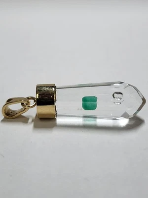 18 Karat Yellow Gold Quartz Pendant With Natural Emerald Floating In Oil - Image 1 of 4
