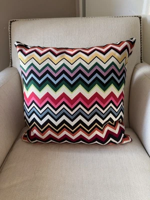 Almohada decorativa Missoni Home multicolor Chevron en zigzag 15,7 x 15,7  Foto 1 de 4