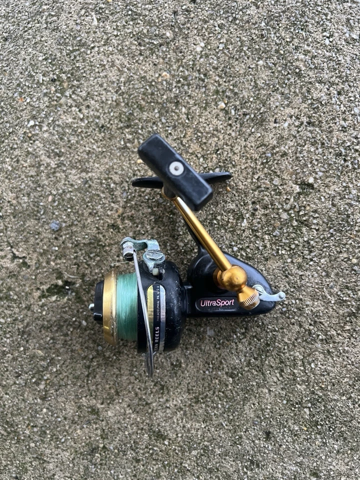 CARRETE GIRATORIO PENN #714Z ULTRA SPORT CON MANGO PLEGABLE Y LÍNEA. FUNCIONA MUY BIEN Foto 1 de 4