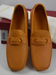 Nuevo en caja Mocasines Salvatore Ferragamo 8 EE Palinuro Olivello Logo pantorrilla sin cordones para conductores - Imagen 1 de 14