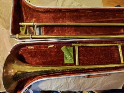 Trombón tenor Olds Ambassador, EE. UU., buen estado. Con estuche y boquilla Foto 1 de 4