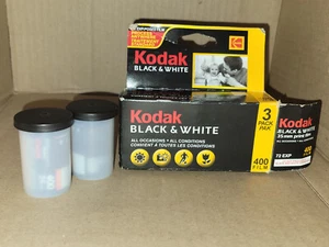 Geöffneter Kodak Kleinbild BW C-41 Film 2 Rollen 24 Belichtungen, abgelaufen 2006 - Bild 1 von 3