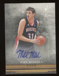 2013-14 Upper Deck SP Authentic Canvas Rookie Auto Mike Muscala #CC-54 - Picture 1 of 2
