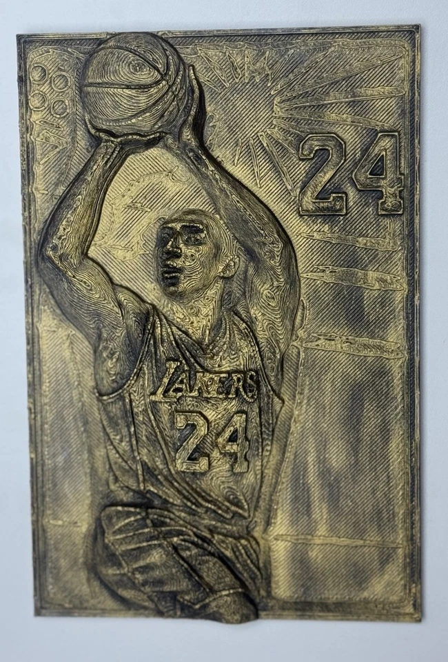 Escultura de arte de pared personalizada Kobe Bryant dorado 4” X 6” negra Mamba Lakers 3d NBA Foto 1 de 4