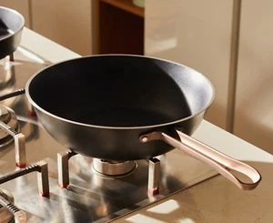 Alessi edo | PU114/28 B - Padella a Manico Lungo in Alluminio con Rivestimento A - Foto 1 di 2