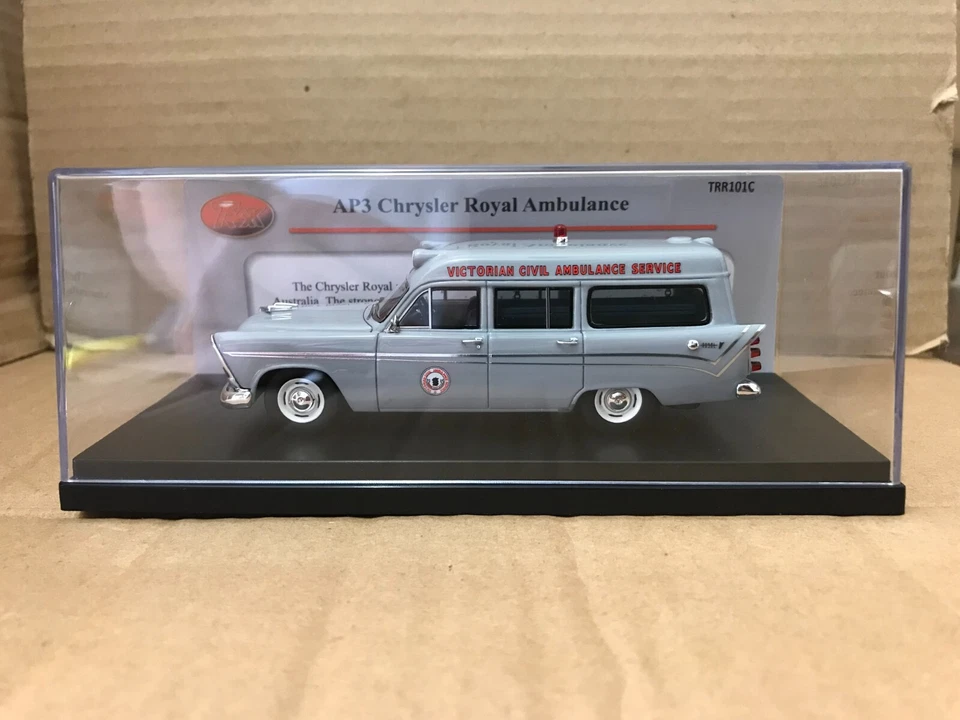 Ambulancia Chrysler TRAX TRR101C - 1961 AP3 - GRIS Foto 1 de 4