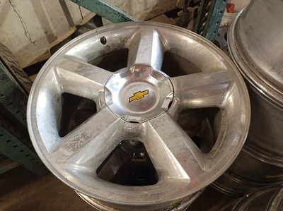 Llanta de aluminio 20x8,5" de Silverado 1500121882 2019 Foto 1 de 4