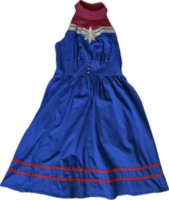 Vestido Capitana Marvel de The Dress Shop de los Parques Disney de su Universo Talla Mediana M Foto 1 de 3