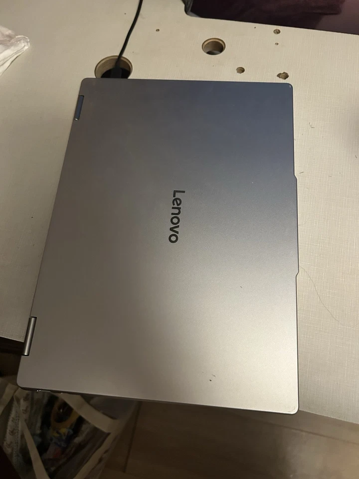 Portátil Lenovo - Yoga 7 2 en 1 - Copiloto + PC - 16" 2K LCD Pantalla Táctil - AMD Ryzen Foto 1 de 2