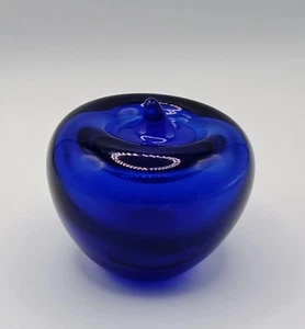 Pisapapeles Art Glass azul cobalto manzana regalo fruta oficina - Imagen 1 de 6