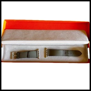 HERMES Khaki Leather Apple Watch Band Compatible with 42mm 44mm 45mm Sizes - Photo 1 sur 9