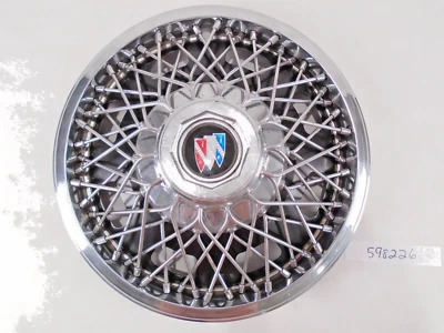 Колпак колеса 1982-1985 Buick Skylark от оригинального производителя (небольшая трещина по краям) - Изображение 1 из 4