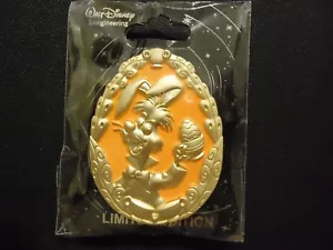 DISNEY WDI EASTER 2016 ALICE IN WONDERLAND MARCH HARE EGG PIN LE 250 ON CARD - Picture 1 of 1