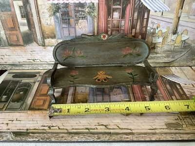 BANCO CASA DE MUÑECAS MINIATURA RUSS & BERRIE VINTAGE CON FLORES Y OSO DE PELUCHE Foto 1 de 4