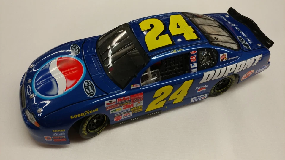 Jeff Gordon #24 Dupont Pepsi Talladega 2002 Diecast NASCAR Action 1 24