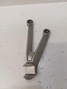 KAWASAKI ZX10R 05-05 SOZIUS-FUSSRASTENAUFHÄNGER HINTEN LINKS E17 (GEBRAUCHTTEILE) - Bild 1 von 7