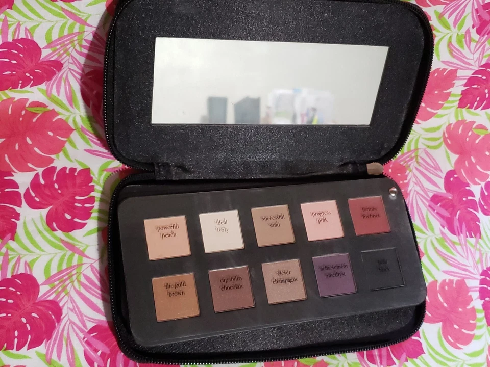 Paleta de rosto e sombras YBF SLING contendo 19 tons para rosto e olhos nova sem caixa - Imagem 1 de 3