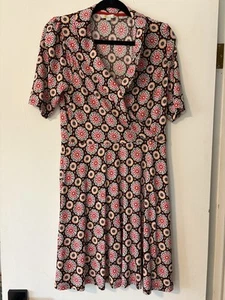 BODEN Fixed Wrap Jersey Dress Opulent Daisy Size 8 Black Pink Floral Comfortable - Picture 1 of 12