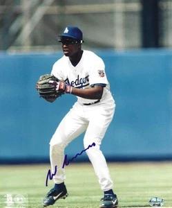 Signed 8x10 WILTON GUERRERO Los Angeles Dodgers Autographed photo - COA - Picture 1 of 1