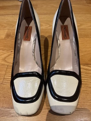 Tacones Missoni charol ribete hueso negro grueso punta cuadrada 38 Italia Foto 1 de 4