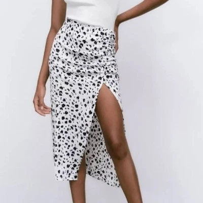 ZARA Falda Grande Negro Blanco Estampado Animal Acanalada Tacto Satinado  Foto 1 de 4
