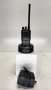 Motorola HT1250 VHF 136-174 Mhz 128 Ch Ltd Keypad (AAH25KDF9AA5AN) - Picture 1 of 8