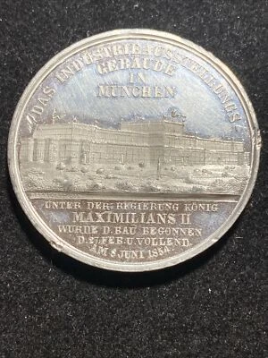 Munich 1854   45mm GERMAN MEDAL DAS INDUSRIEAUSSTELLUNGS GEBAUD IN MUNCHEN - Image 1 of 4