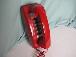 Cortelco Telefono da Parete o Scrivania Regolazione Rossa per Suono Hi & Low Ring con Cavo - Foto 1 di 3