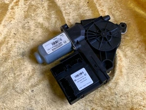 VW Touran Fensterhebermotor Motor Fenster vorne rechts 1K0959702B 1K0959792A - Bild 1 von 3
