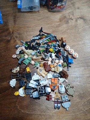 LEGO Star Wars Minifigura Lote de Piezas Cabezas Accesorios Torsos Piernas Yoda R2 Tarro Tarro Foto 1 de 4