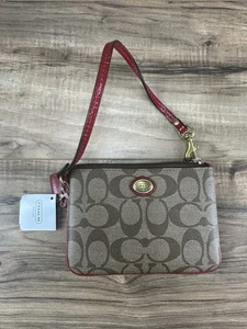 Muñequera Coach nueva con etiquetas correa roja caqui con tarjeta de cuidado - Imagen 1 de 6