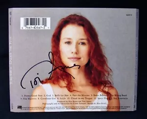CD firmado TORI AMOS BAJO EL ROSA INSERTO-Chica Copo de maíz ~ Y Kant Tori leer - Imagen 1 de 1