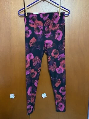 Leggings para mujer No Boundaries S/M negros con rosas rosadas cintura ancha Foto 1 de 4