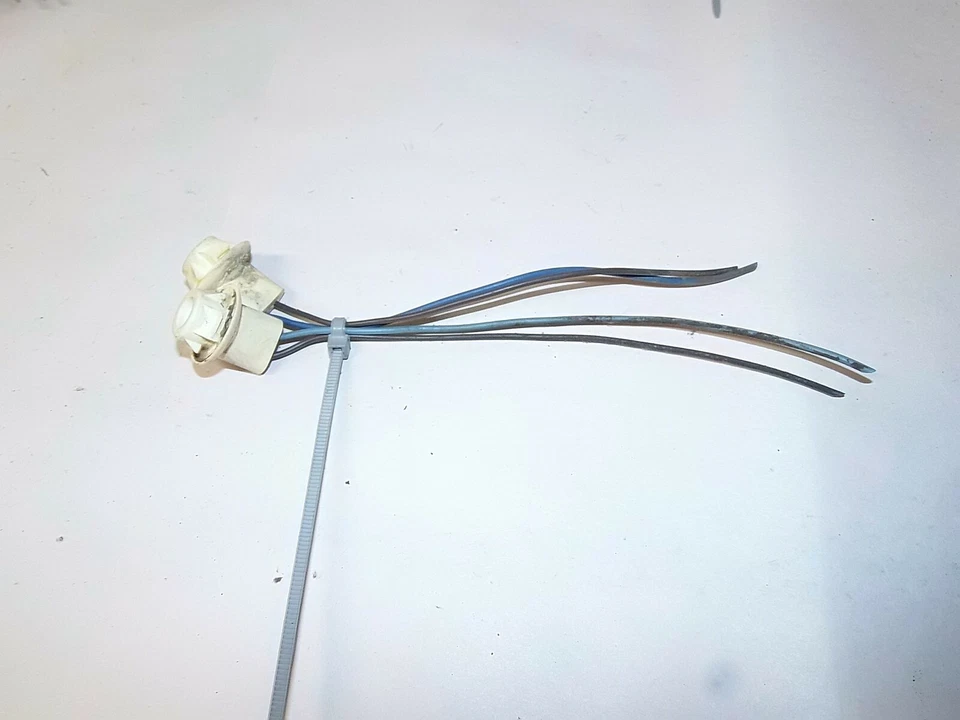 1995 GMC K1500 Truck 5.7L 4x4 Front Grille Marker Light Sockets & Harness - Image 1 of 4