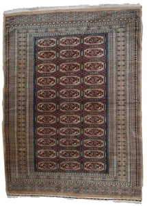 Handmade vintage Uzbek Bukhara rug 4.2' x 5.7' (129cm x 174cm) 1960s - 1C776 - Picture 1 of 9