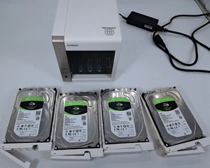 QNAP TS-451 NAS 4 baies avec 4 barracuda Seagate 8 To, réinitialisé d'usine, testé - Photo 1/6
