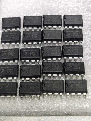 20 MC68HC908QT1ACE 8-bit Microcontroller 8-DIP NXP/Freescale HC908 - Image 1 of 2