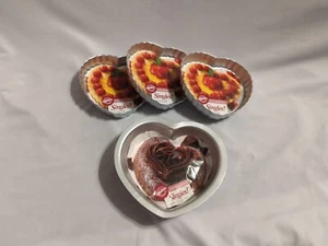Lot Of 4 - Wilton Heart Shaped Personal Sized Tin Molds - NEW - Picture 1 of 16