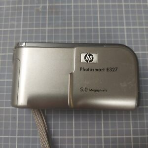 HP PhotoSmart E327 5.0MP Digital Camera - Silver