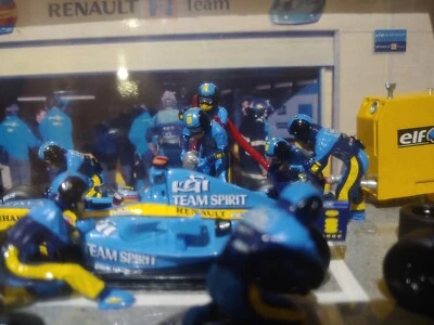Renault F1 diorama oficial pit stop _ 1:43 _ Alonso _ 2005 Foto 1 de 4